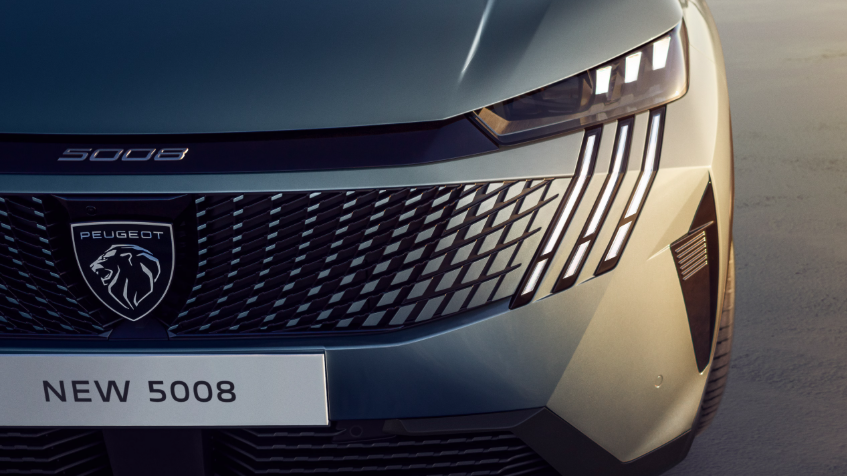 NEW PEUGEOT 5008 HYBRID 先行予約開始