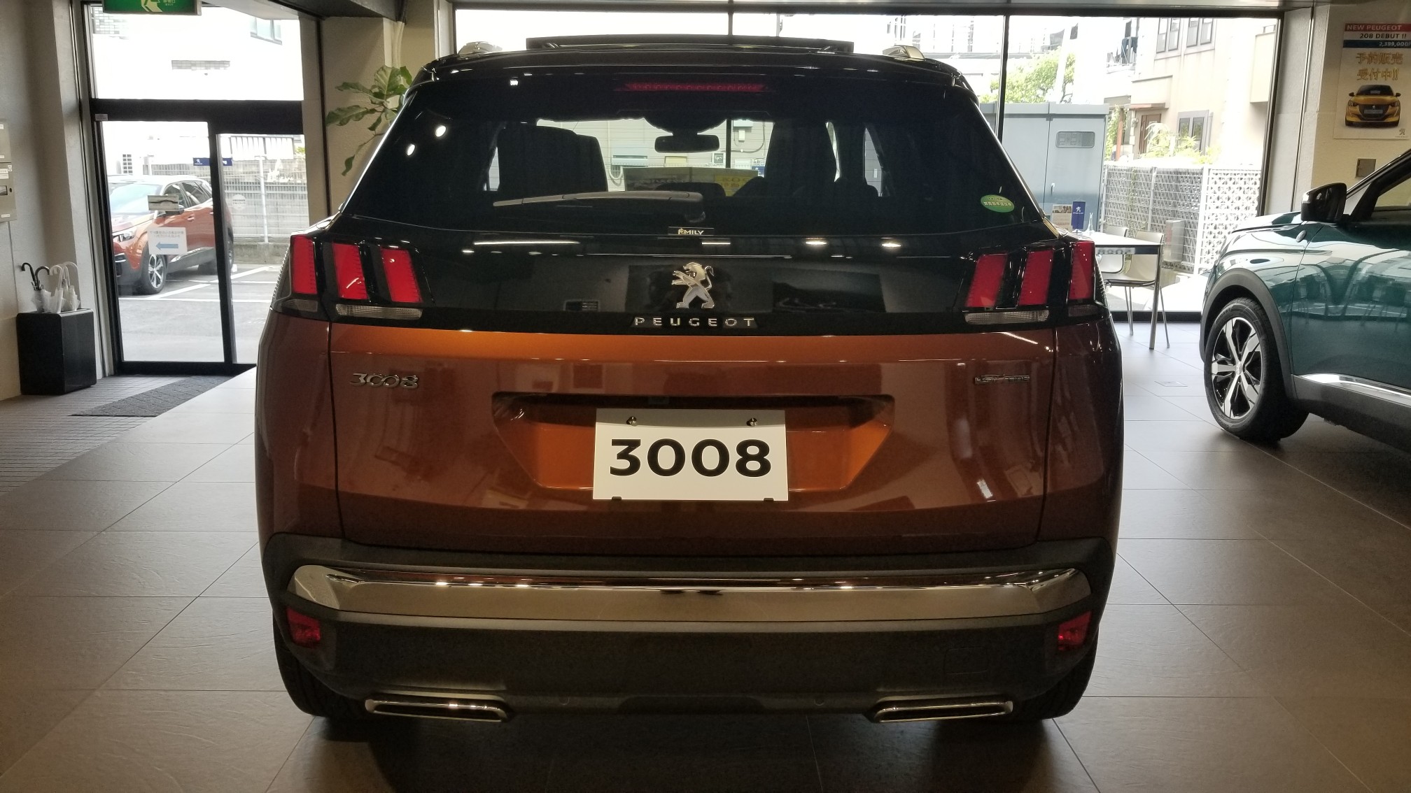 プジョー市川 後ろ姿