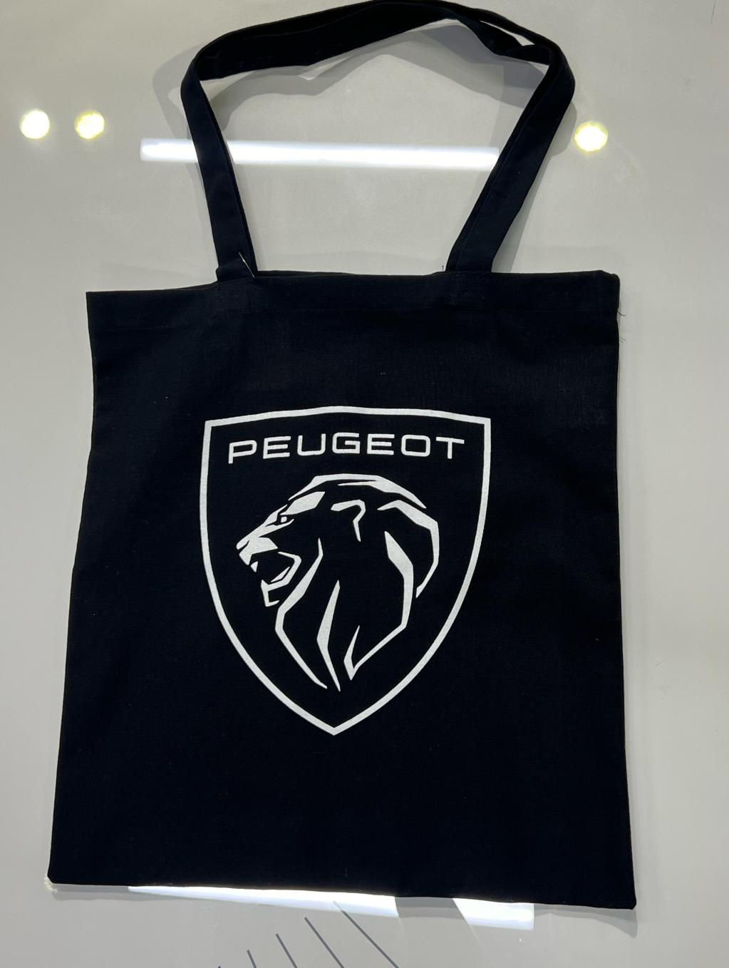 ミニライオンとプジョートートバック🦁