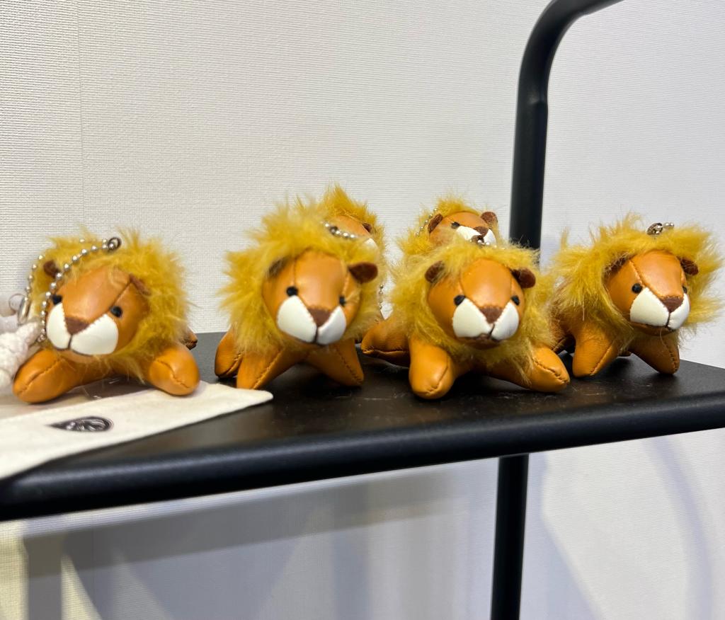 ミニライオンとプジョートートバック🦁