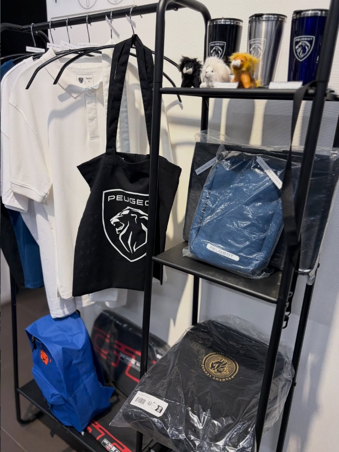 プジョーグッズ販売中🦁