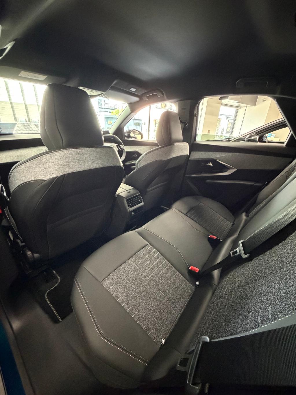 Peugeot 3008 Allure HYBRID インテリアのご紹介