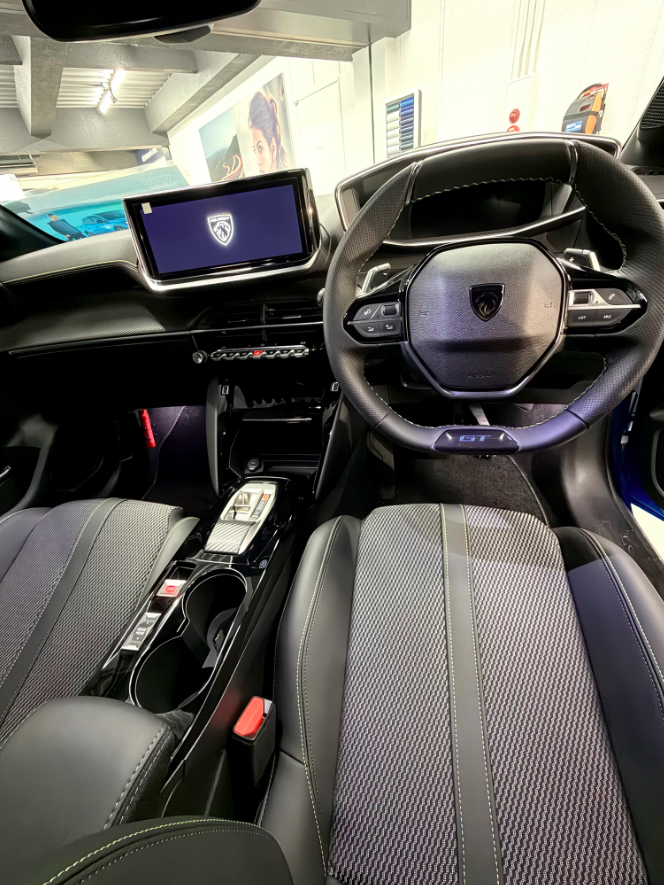 208 GT HYBRID ヴァーディゴ・ブルー
