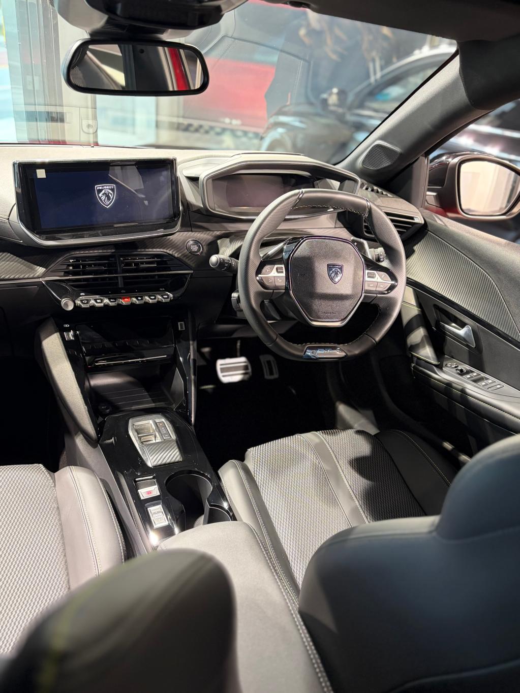 PEUGEOT 208 GT HYBRID🎈