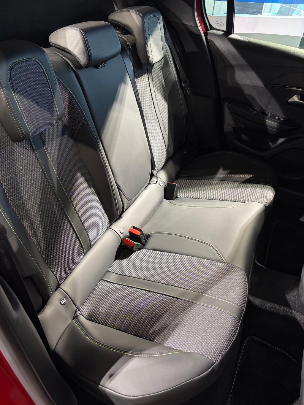 PEUGEOT 208 GT HYBRID🎈