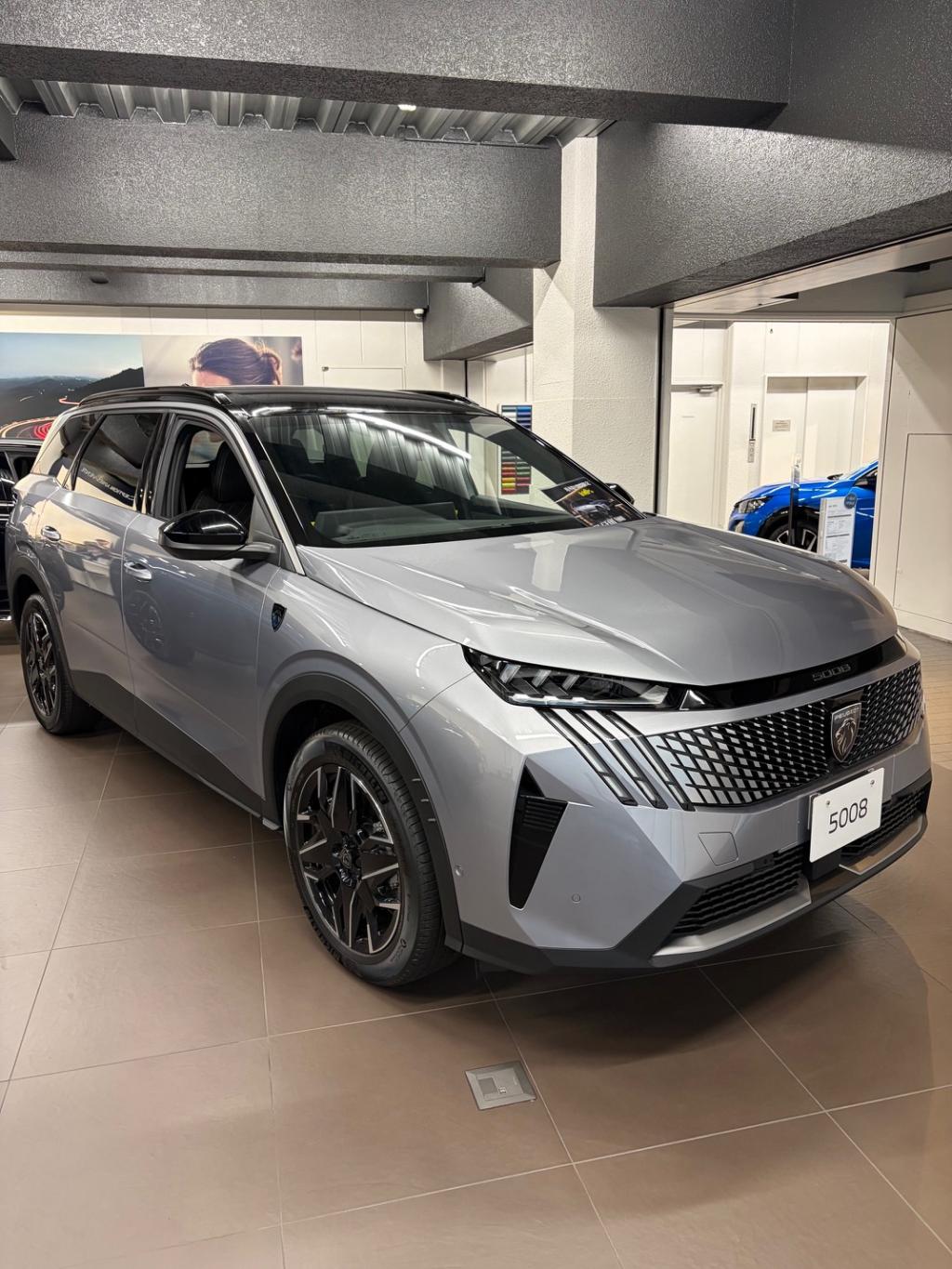 PEUGEOT 5008【金利0％】🎉