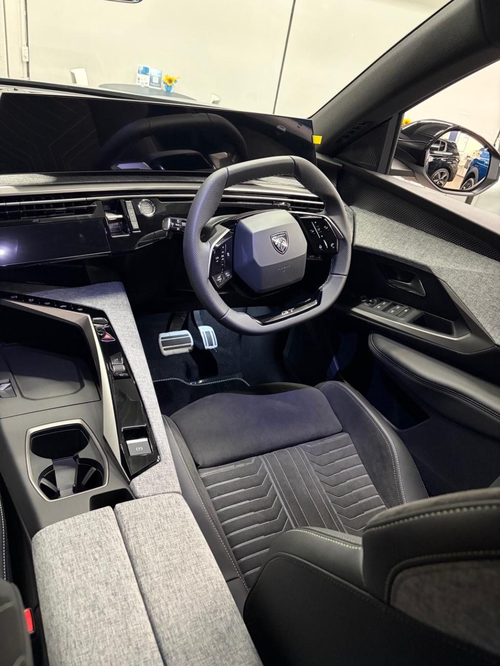 PEUGEOT 5008【金利0％】🎉